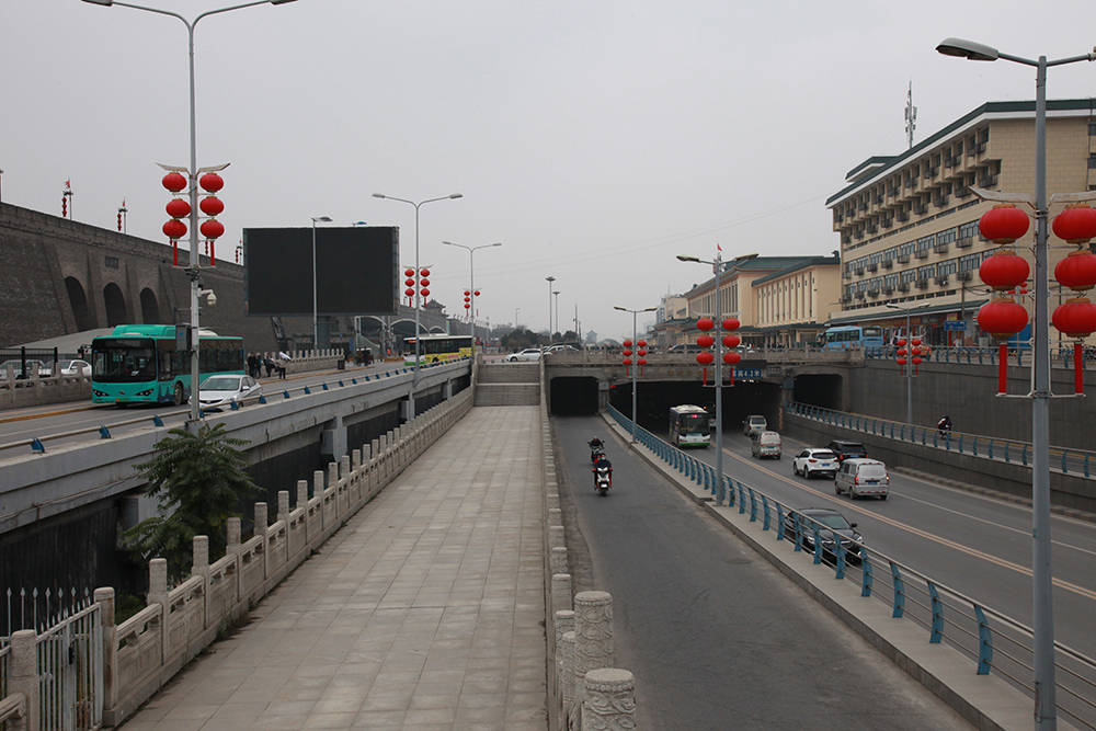 尚勤门外环城北路西望